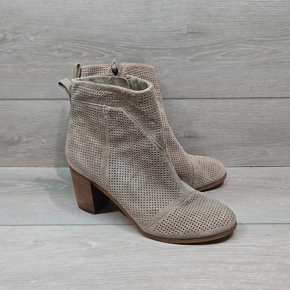Toms Women Ankle Taupe Leather Heels Boots shoes sz 9